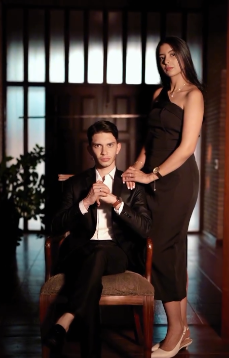 Investigação aponta que Kelly Ketle Dias de Sousa, hoje esposa do vereador Nicolas Sheldon, ocupa cargo de diretoria com salário acima de R$ 7 mil.